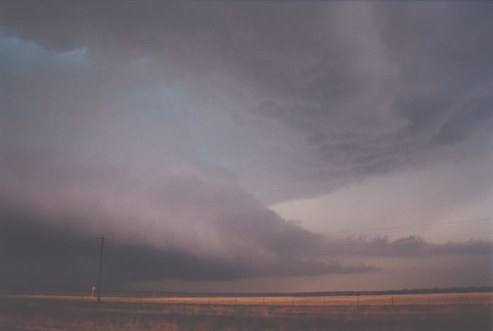 wallcloud thunderstorm_wall_cloud : near Quanah, Texas, USA   24 May 2002