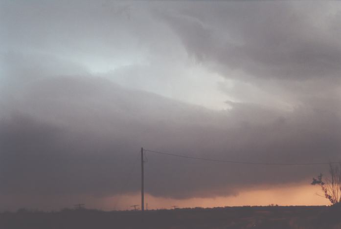 wallcloud thunderstorm_wall_cloud : near Chillicothe, Texas, USA   24 May 2002