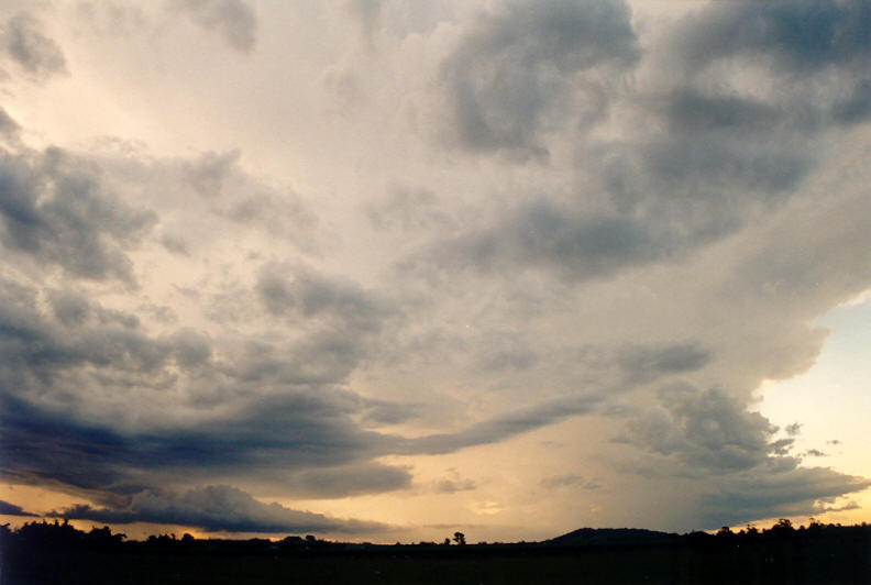 cumulonimbus thunderstorm_base : Woodburn, NSW   22 March 2003