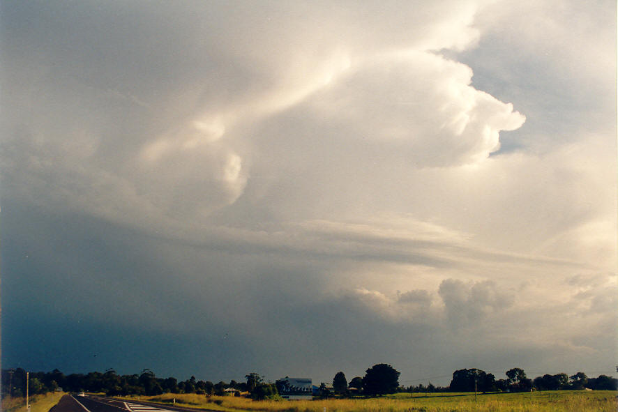 cumulonimbus thunderstorm_base : Woodburn, NSW   30 March 2003