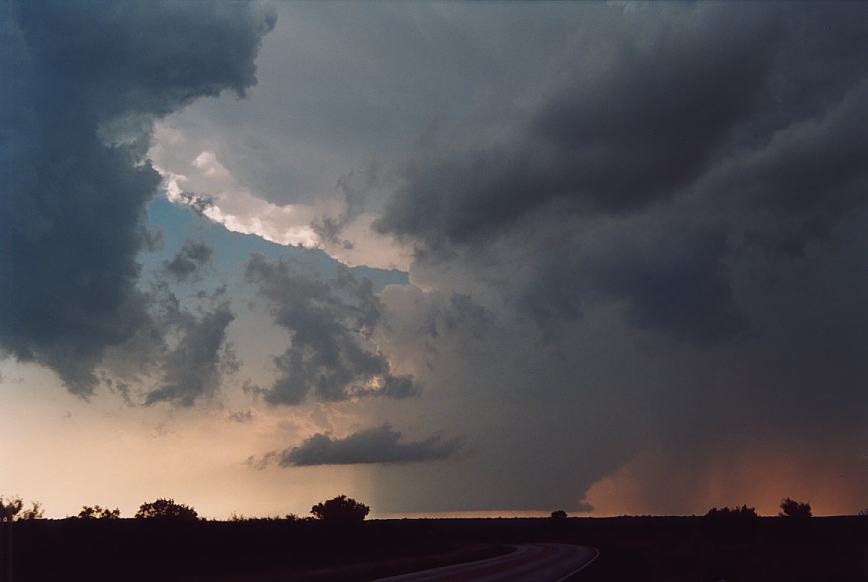 cumulonimbus supercell_thunderstorm : E of Newcastle, Texas, USA   12 June 2003