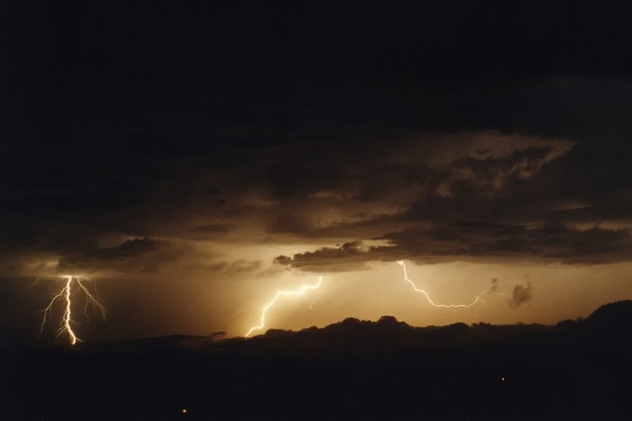 lightning lightning_bolts : McLeans Ridges, NSW   27 January 2004