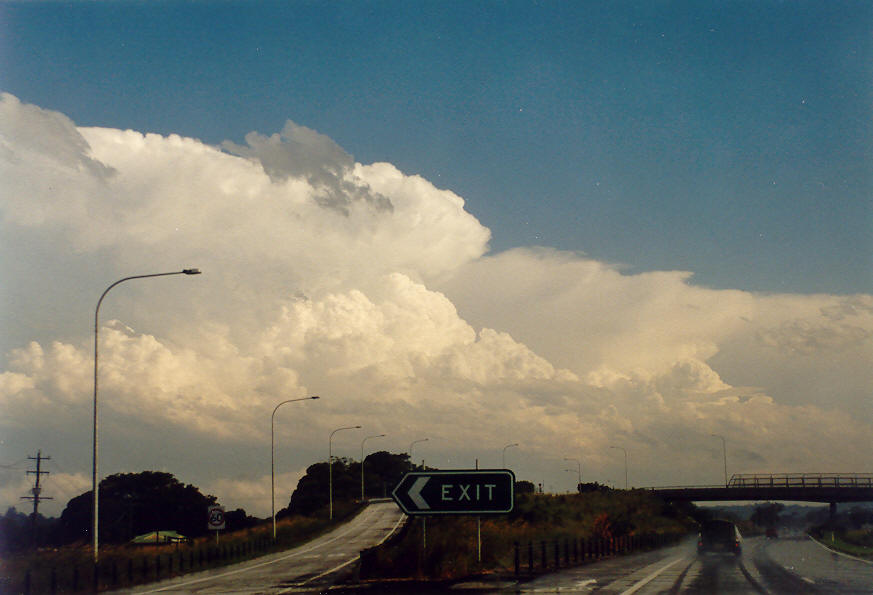 thunderstorm cumulonimbus_incus : Tweed Coast, NSW   28 January 2004