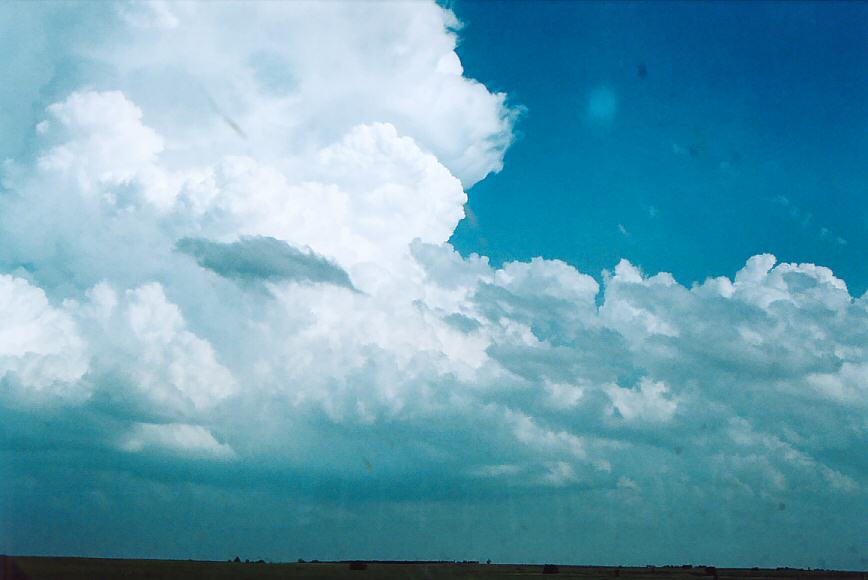 thunderstorm cumulonimbus_incus : N of Coldwater, Kansas, USA   12 May 2004