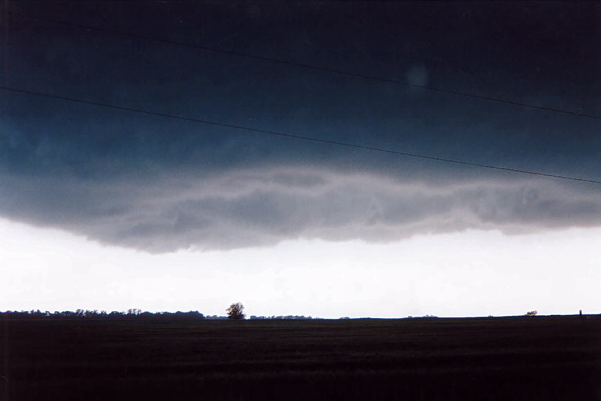 wallcloud thunderstorm_wall_cloud : Attica, Kansas, USA   12 May 2004