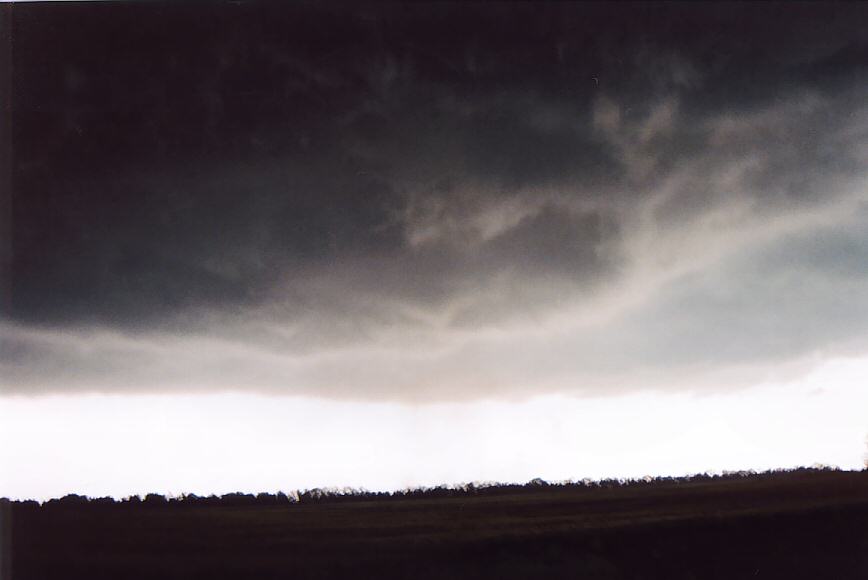 wallcloud thunderstorm_wall_cloud : NW of Anthony, Kansas, USA   12 May 2004