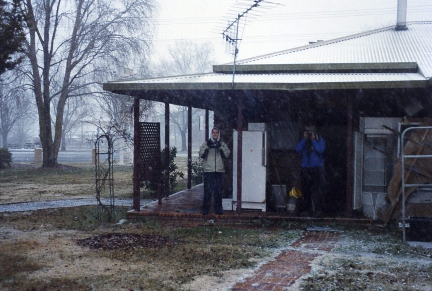 snow snow_pictures : Guyra, NSW   20 June 2004