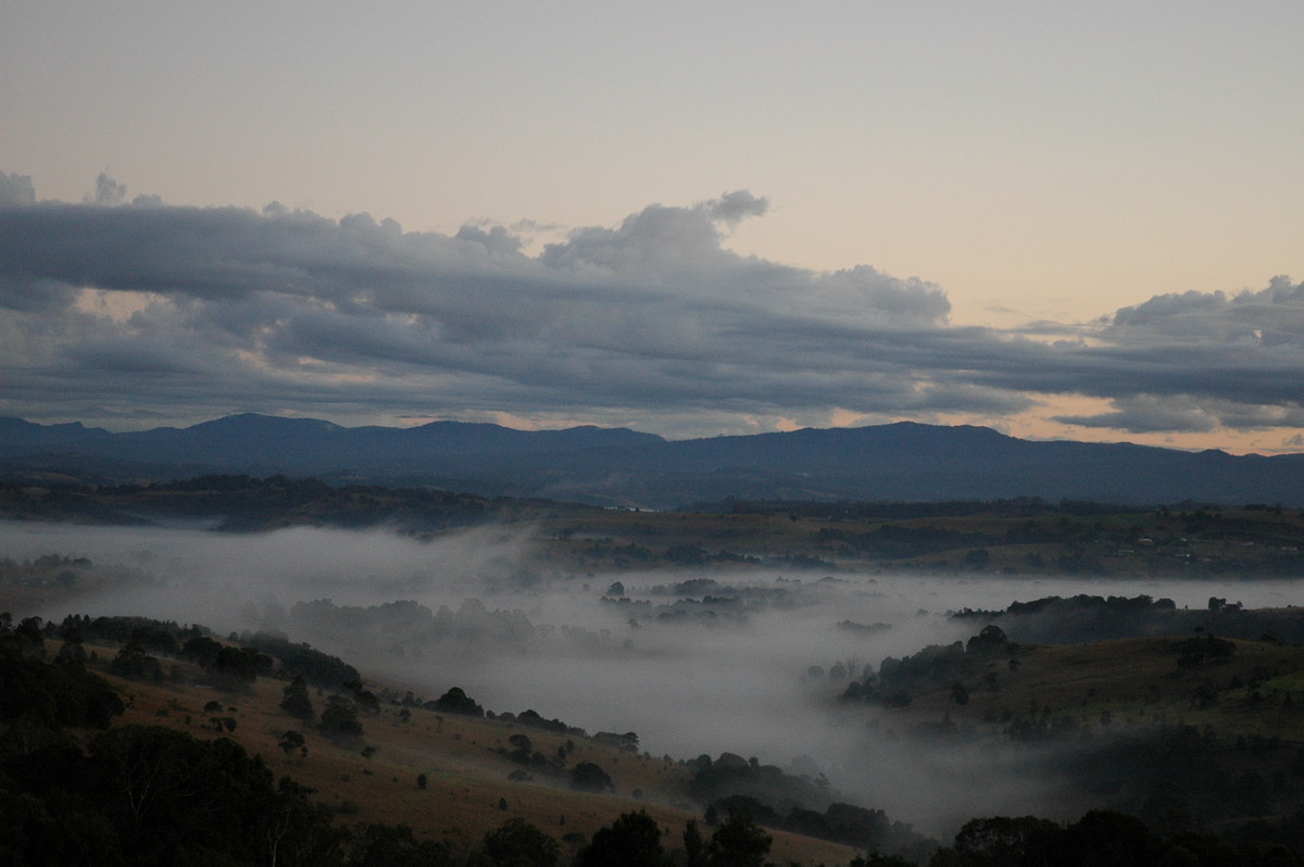 stratocumulus lenticularis : McLeans Ridges, NSW   13 July 2004