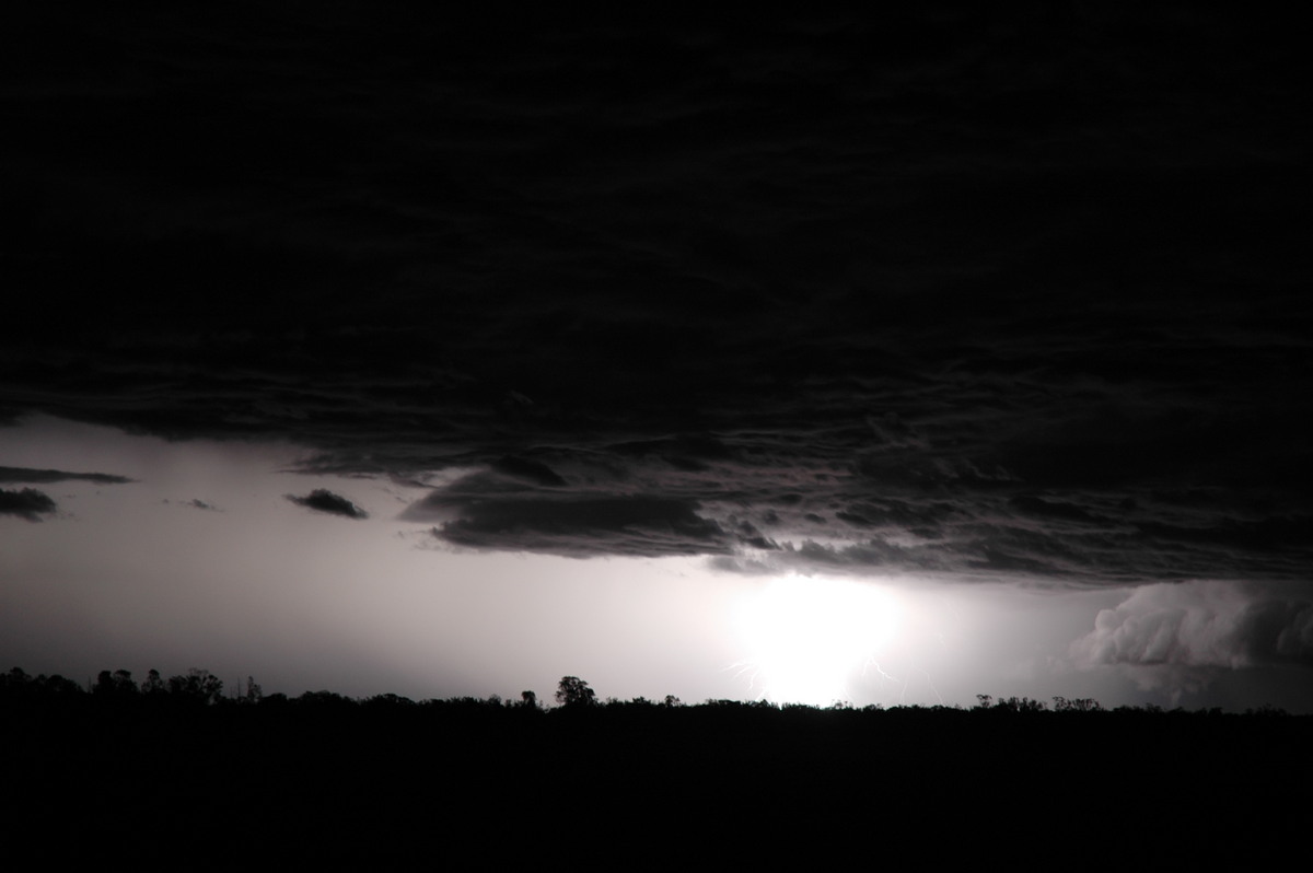 lightning lightning_bolts : near Coonamble, NSW   7 December 2004