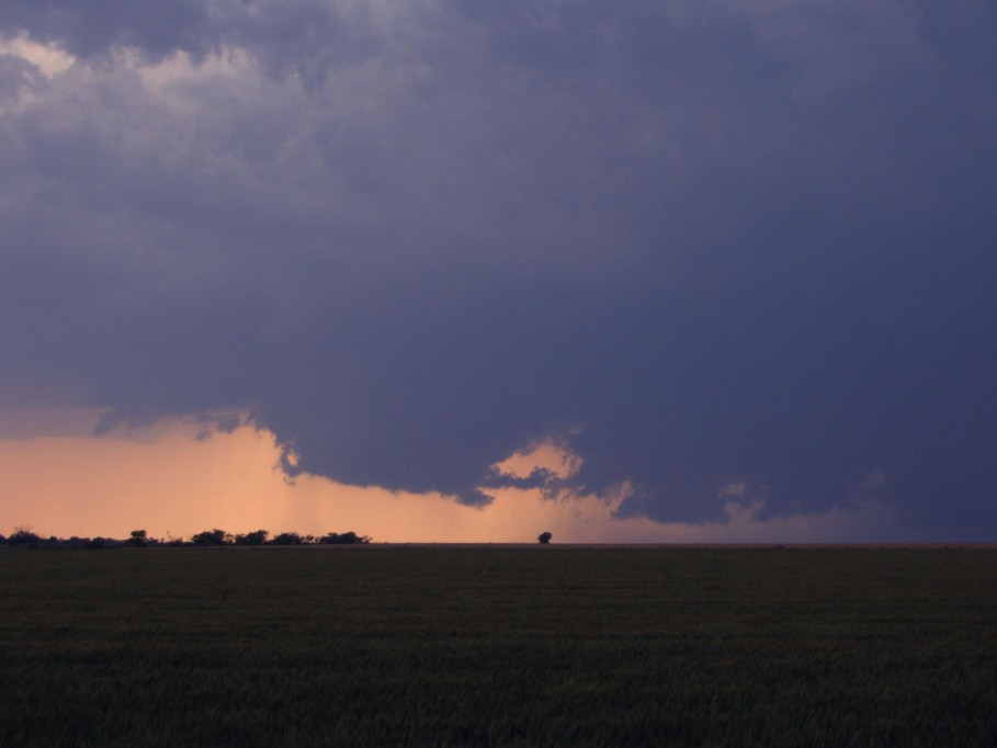 wallcloud thunderstorm_wall_cloud : near Paducah, Texas, USA   13 May 2005