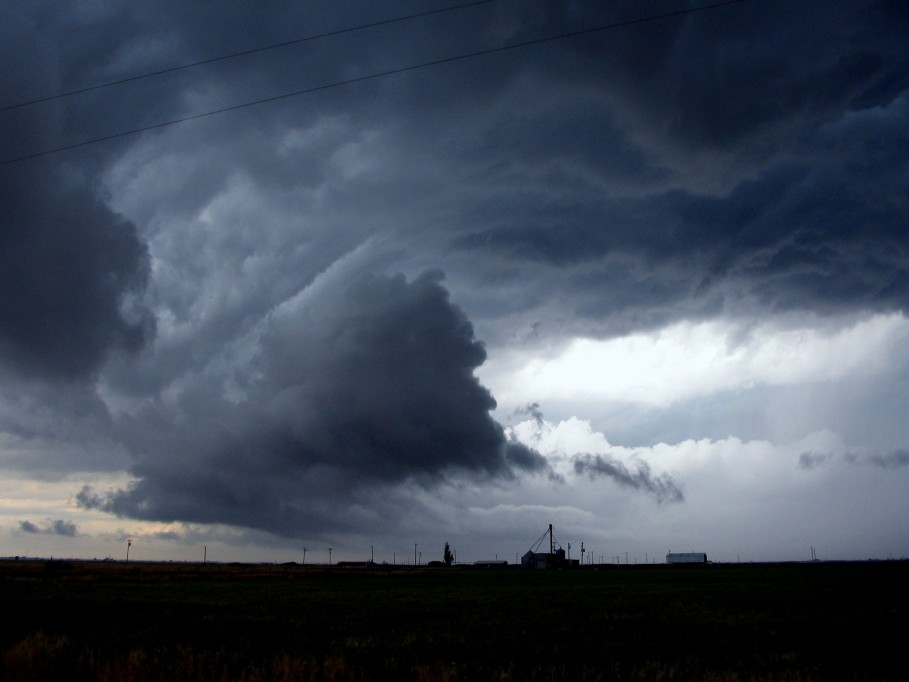 cumulonimbus supercell_thunderstorm : N of Hereford, Texas, USA   31 May 2005