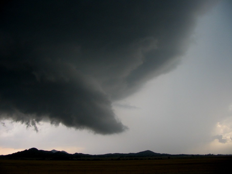 wallcloud thunderstorm_wall_cloud : Mountain Park, N of Snyder, Oklahoma, USA   5 June 2005