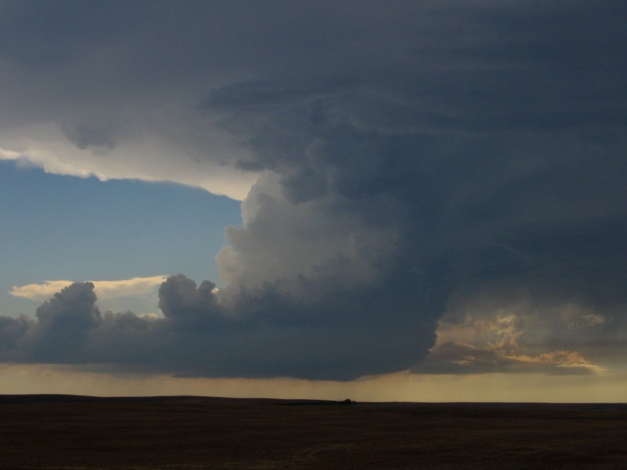 cumulonimbus supercell_thunderstorm : E of Wanblee, South Dakota, USA   7 June 2005