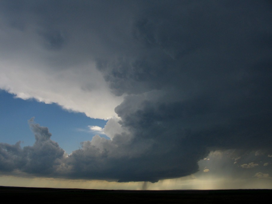 thunderstorm cumulonimbus_incus : E of Wanblee, South Dakota, USA   7 June 2005