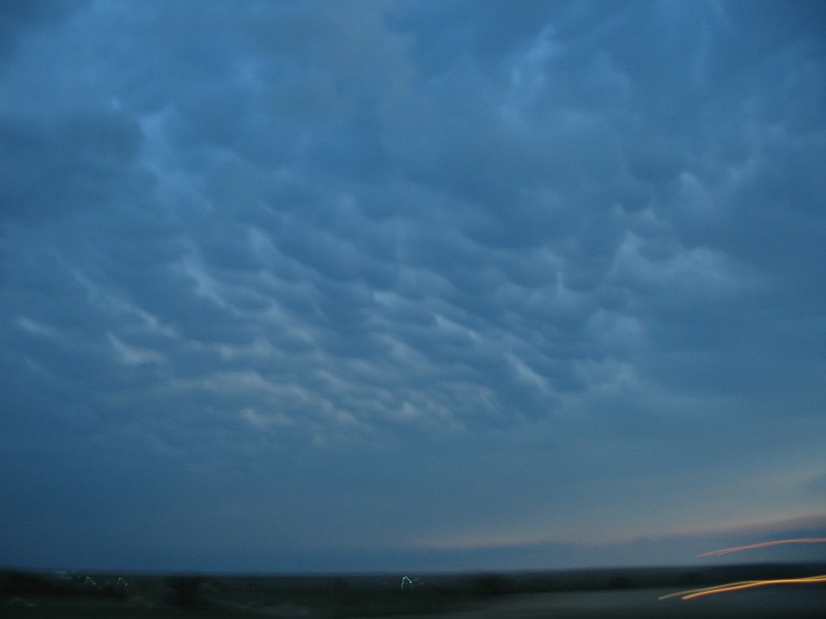 mammatus mammatus_cloud : I-90 E of Stamford, South Dakota, USA   7 June 2005