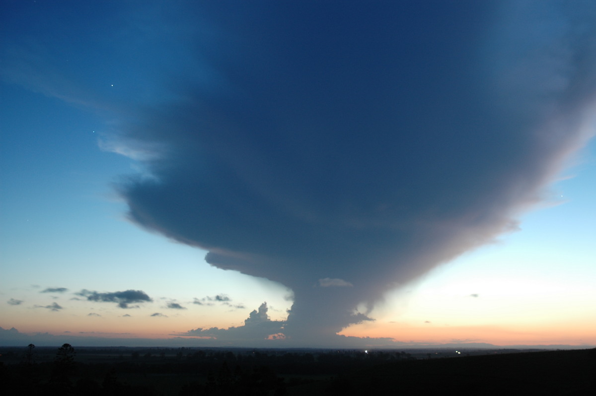 thunderstorm cumulonimbus_incus : Parrots Nest, NSW   23 October 2005