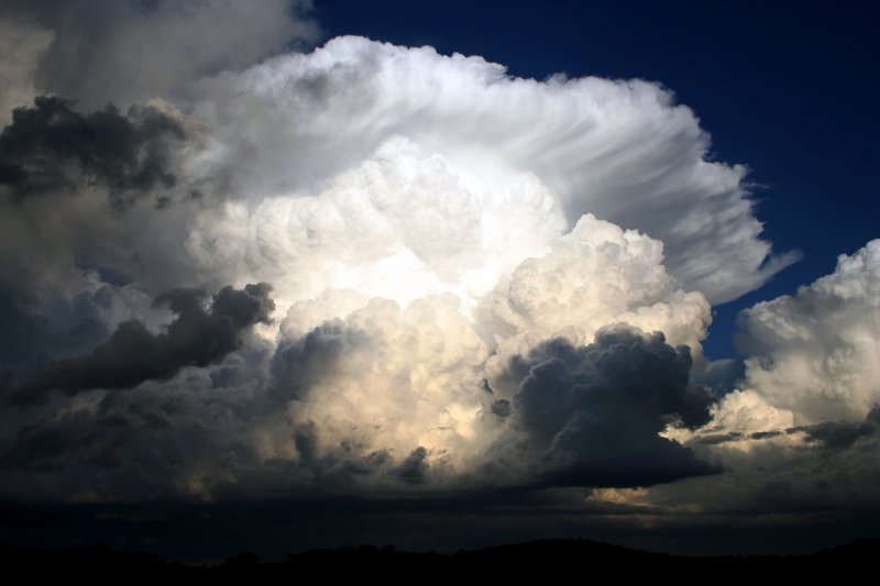 updraft thunderstorm_updrafts : near Nowendoc, NSW   27 October 2005