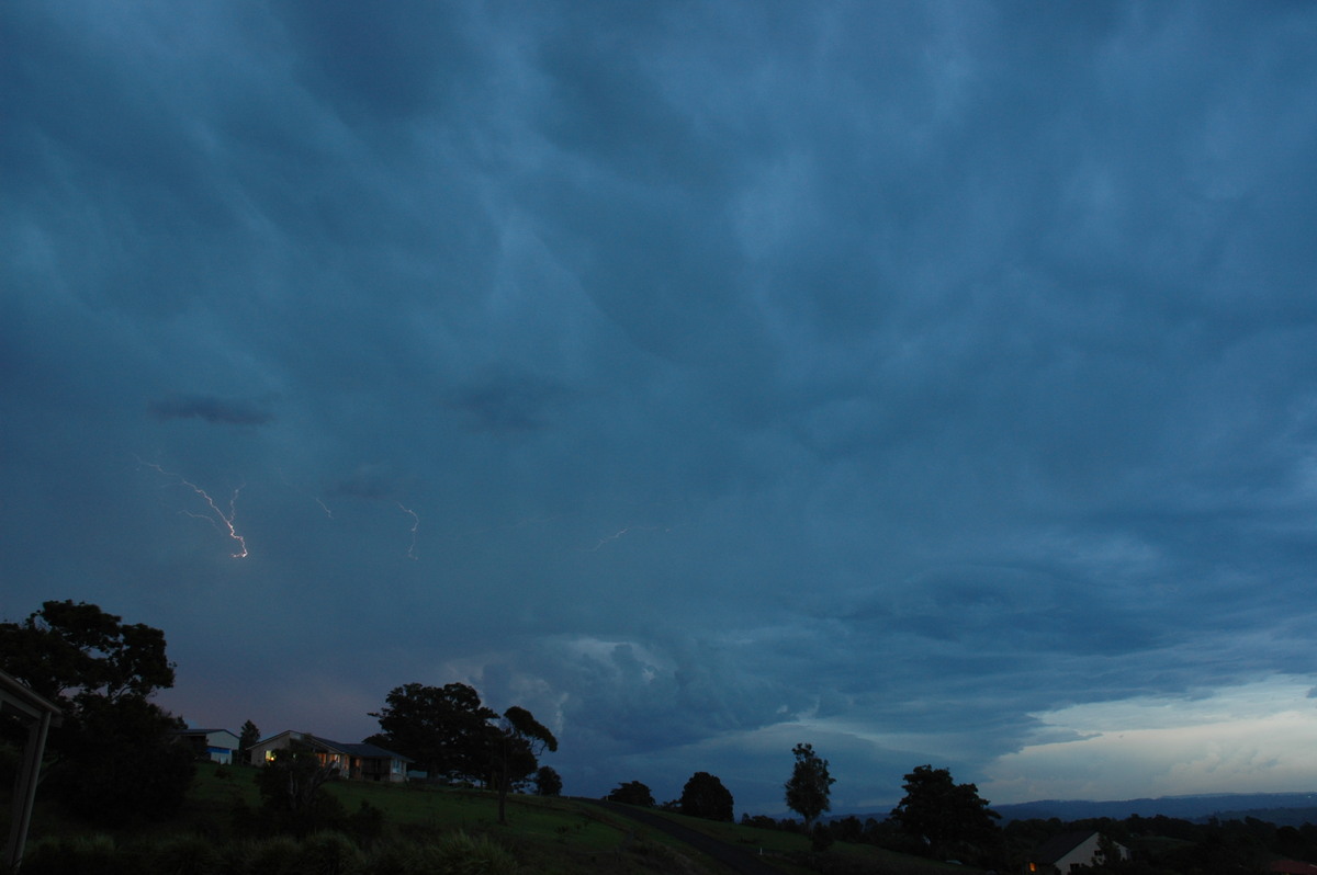 lightning lightning_bolts : McLeans Ridges, NSW   27 October 2005