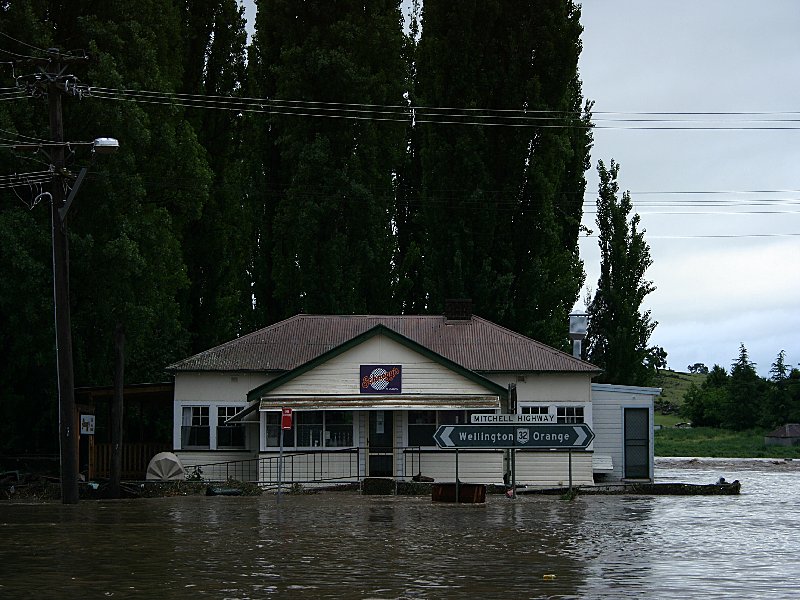 flashflooding flood_pictures : Molong, NSW   8 November 2005