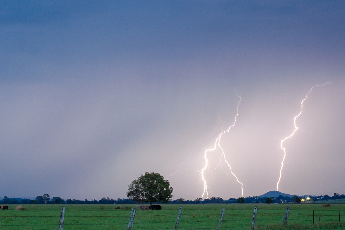 lightning lightning_bolts : near Casino, NSW   13 December 2005