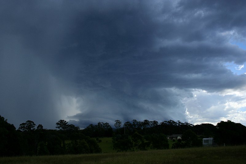 cumulonimbus thunderstorm_base : near Nabiac, NSW   17 December 2005