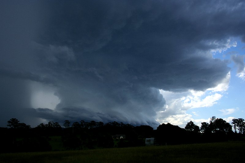 cumulonimbus thunderstorm_base : near Nabiac, NSW   17 December 2005