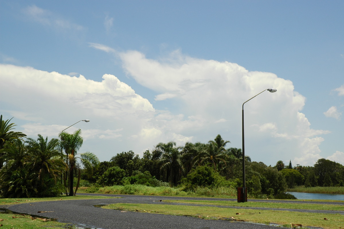 thunderstorm cumulonimbus_incus : Ballina, NSW   17 December 2005