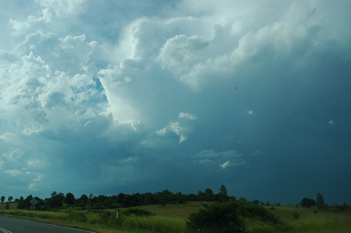 thunderstorm cumulonimbus_incus : NW of Brisbane, QLD   26 December 2005