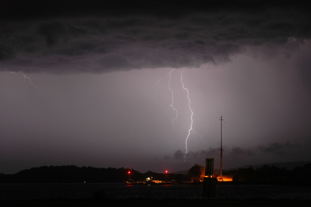 lightning lightning_bolts : Ballina, NSW   28 December 2005