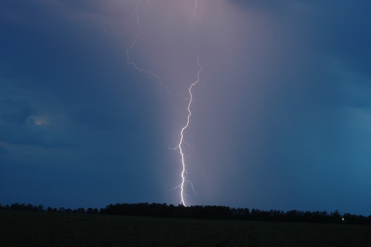 lightning lightning_bolts : S of Lismore, NSW   3 January 2006