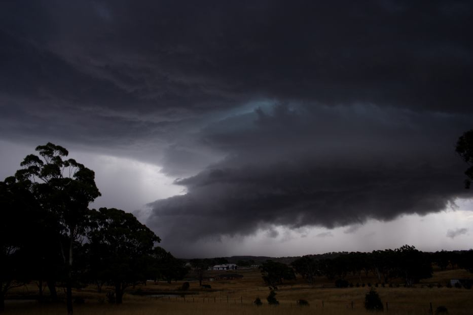 wallcloud thunderstorm_wall_cloud : Goulburn, NSW   6 January 2006