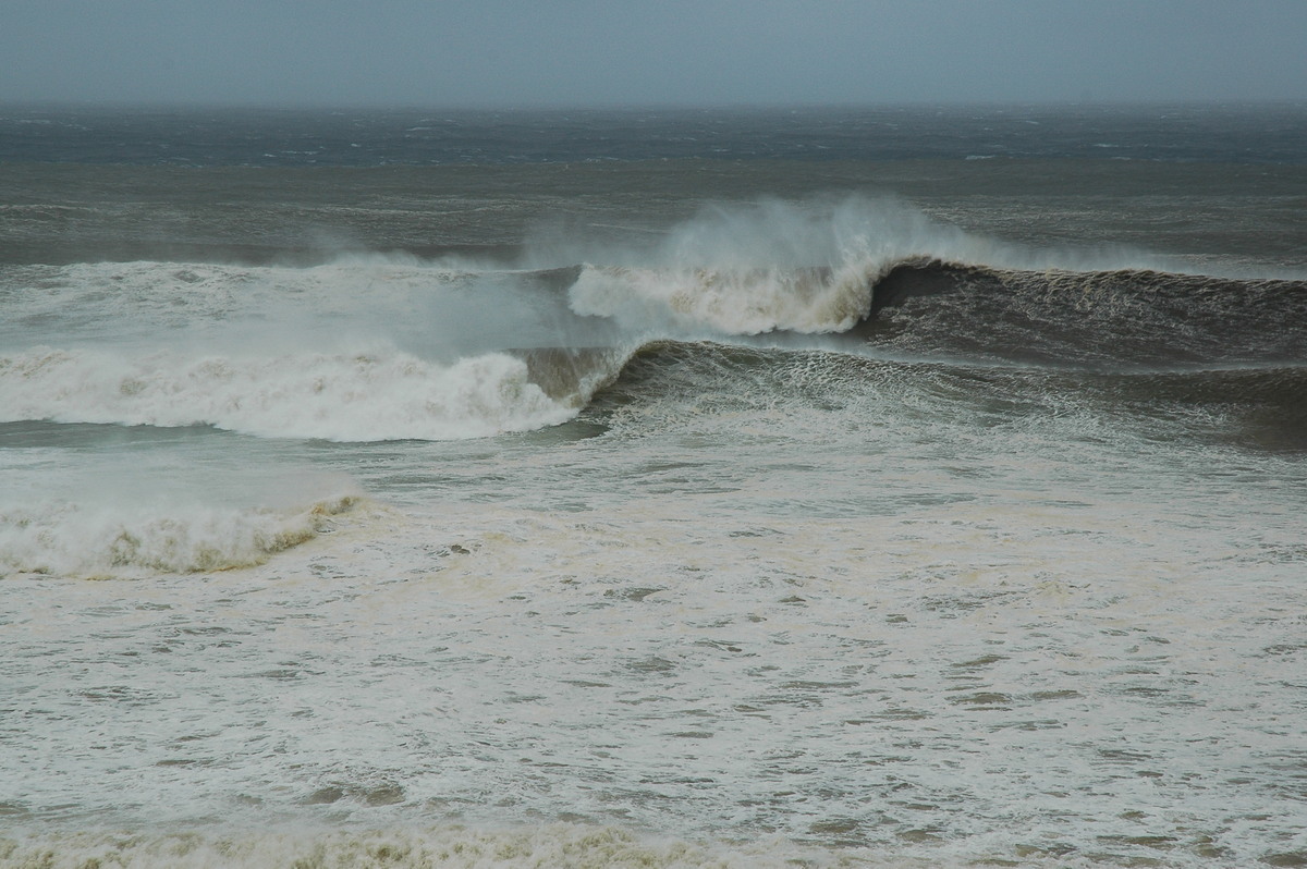 strongwind strong_wind : Coolangatta, QLD   4 March 2006