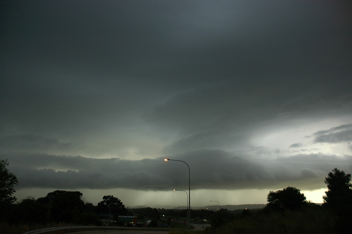 cumulonimbus thunderstorm_base : near Brunswick Heads, NSW   4 April 2006