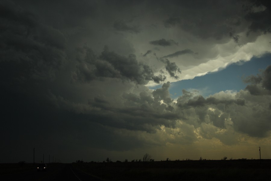 thunderstorm cumulonimbus_incus : near Memphis, Texas, USA   2 May 2006