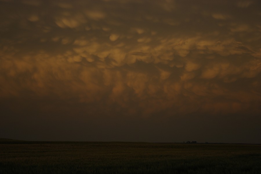 mammatus mammatus_cloud : SW of Childress, Texas, USA   2 May 2006