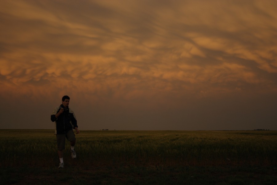 mammatus mammatus_cloud : SW of Childress, Texas, USA   2 May 2006