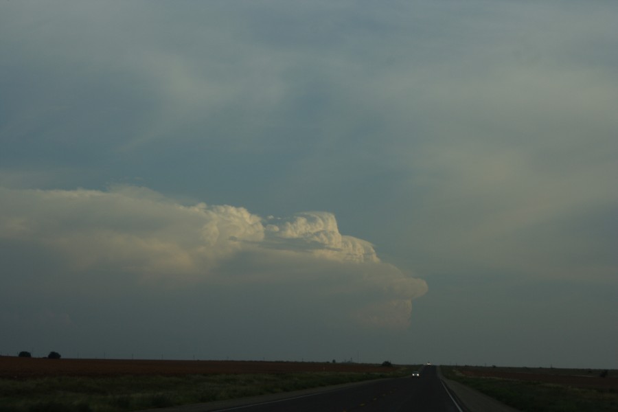 thunderstorm cumulonimbus_incus : S of Lamesa, Texas, USA   7 May 2006