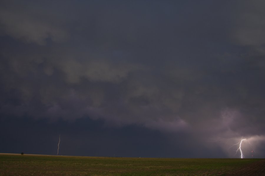 mammatus mammatus_cloud : N of Stinnett, Texas, USA   21 May 2006