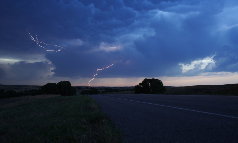 mammatus mammatus_cloud : N of Woodward, Oklahoma, USA   25 May 2006