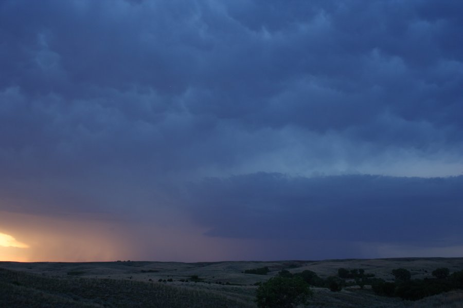 mammatus mammatus_cloud : N of Woodward, Oklahoma, USA   25 May 2006