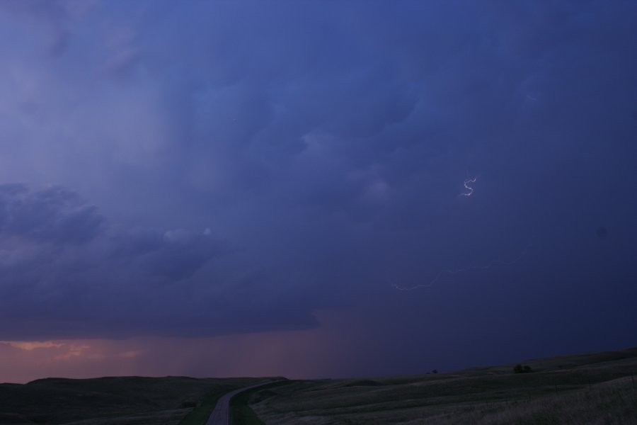 raincascade precipitation_cascade : S of Bismark, North Dakota, USA   27 May 2006