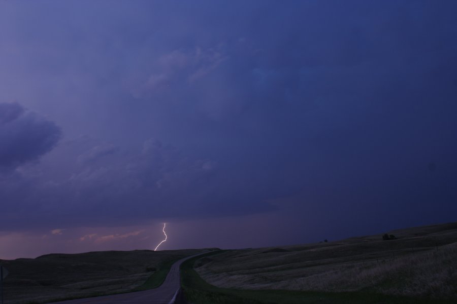 lightning lightning_bolts : S of Bismark, North Dakota, USA   27 May 2006