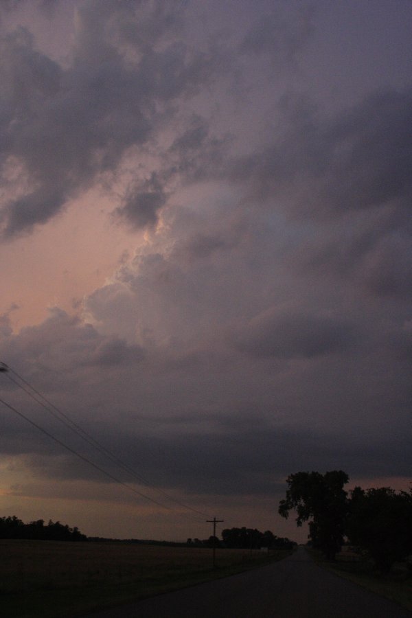 thunderstorm cumulonimbus_calvus : SE of Kinsley, Kansas, USA   29 May 2006