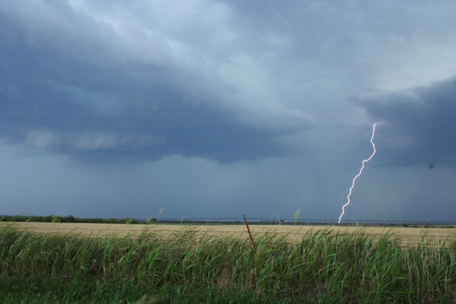 lightning lightning_bolts : near Mangum, Oklahoma, USA   30 May 2006