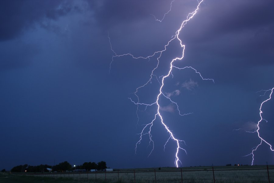 lightning lightning_bolts : near Mangum, Oklahoma, USA   30 May 2006