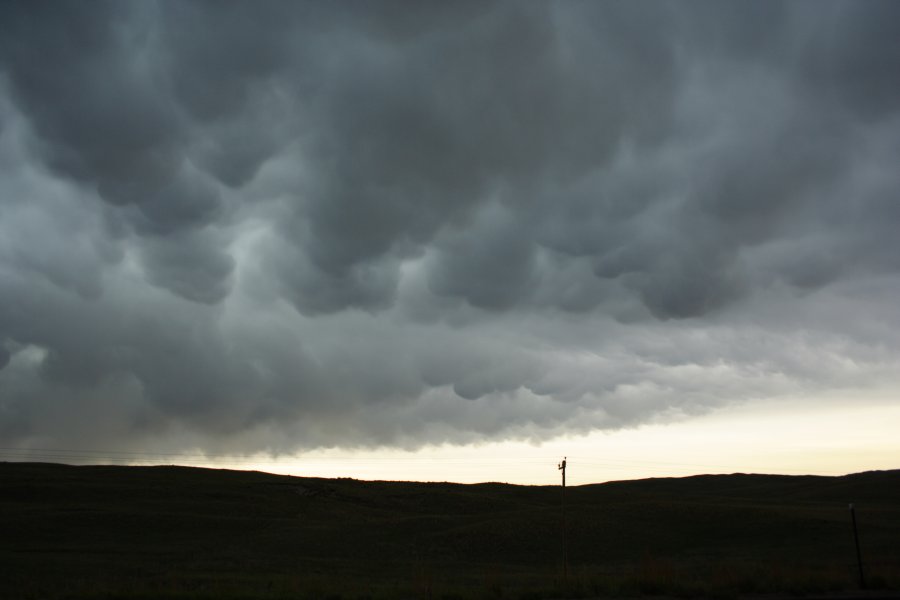 mammatus mammatus_cloud : N of Authur, Nebraska, USA   10 June 2006