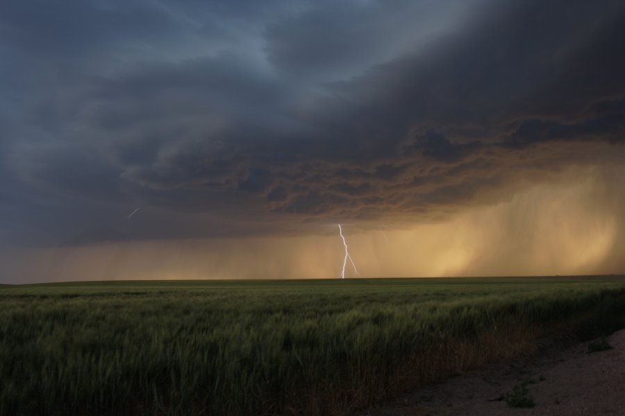 cumulonimbus thunderstorm_base : S of Fort Morgan, Colorado, USA   11 June 2006