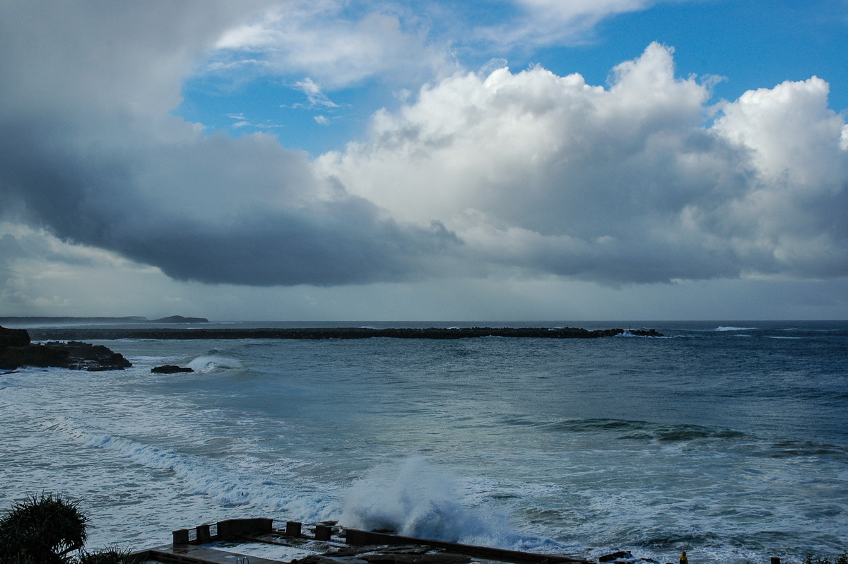 strongwind strong_wind : Yamba, NSW   21 July 2006