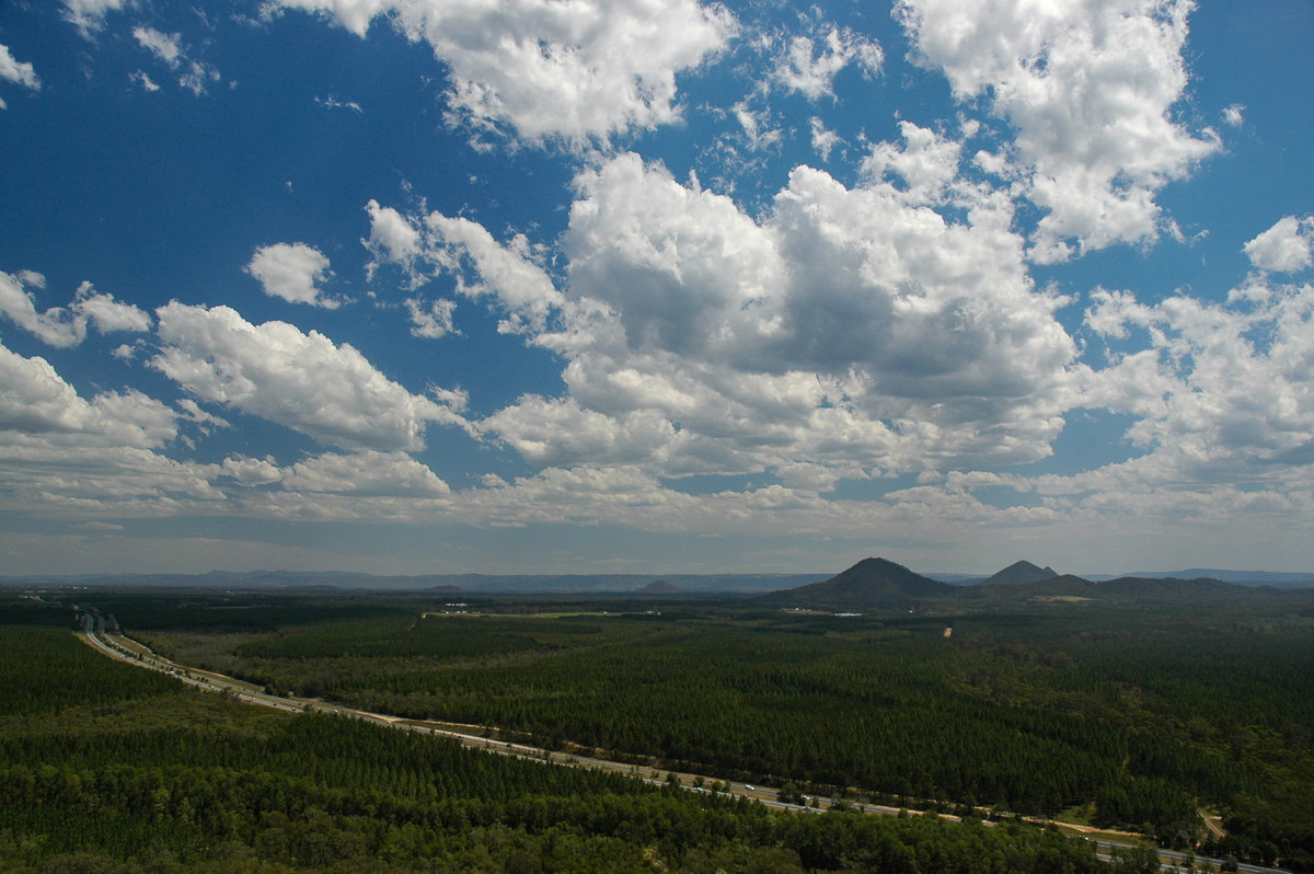 cumulus humilis : Glasshouse Mountains, QLD   28 October 2006