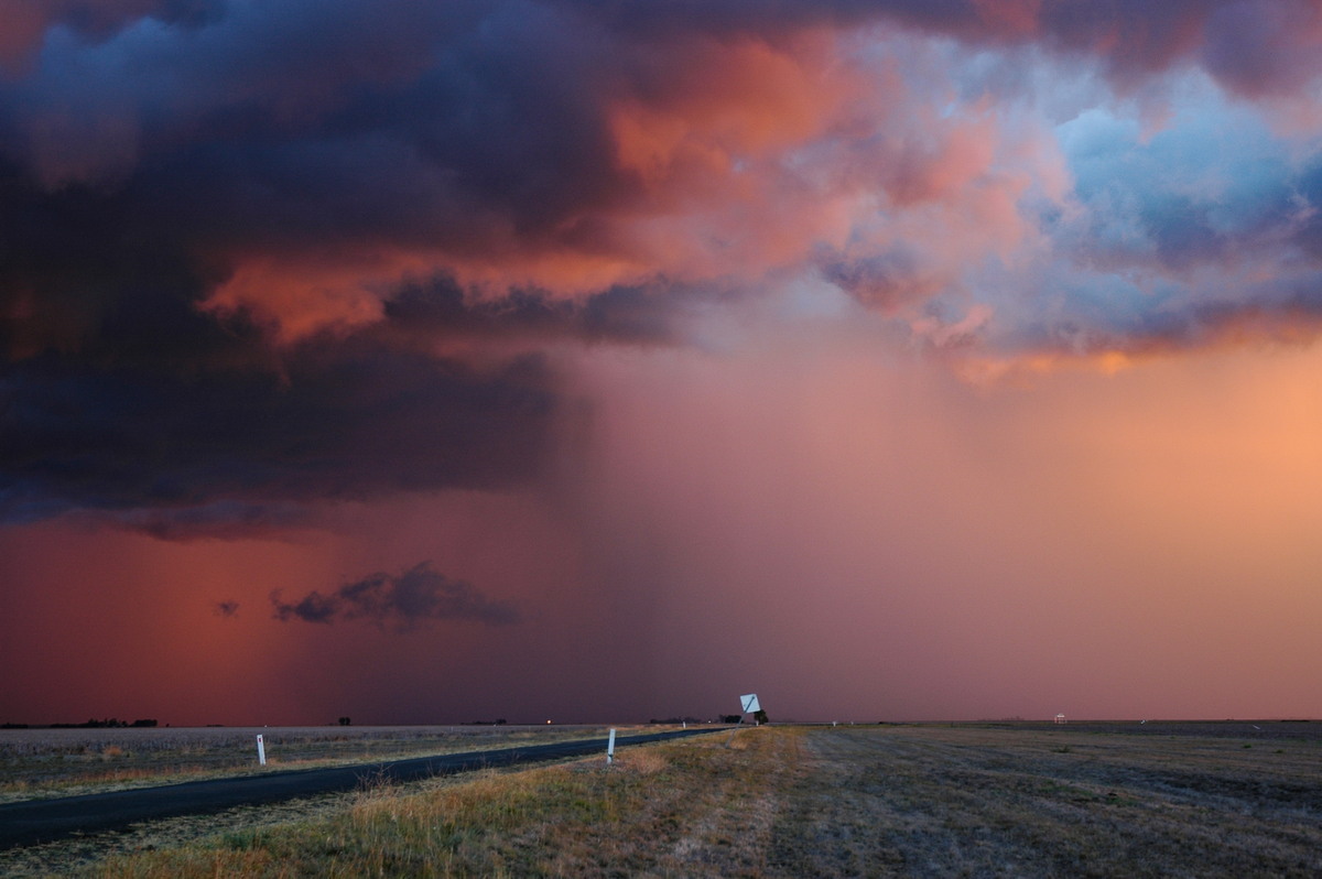 cumulonimbus thunderstorm_base : SE of Dalby, QLD   4 November 2006